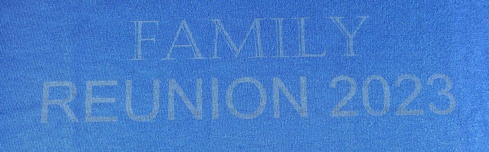 Blue t-shirt engraved with "Family Reunion 2023"
